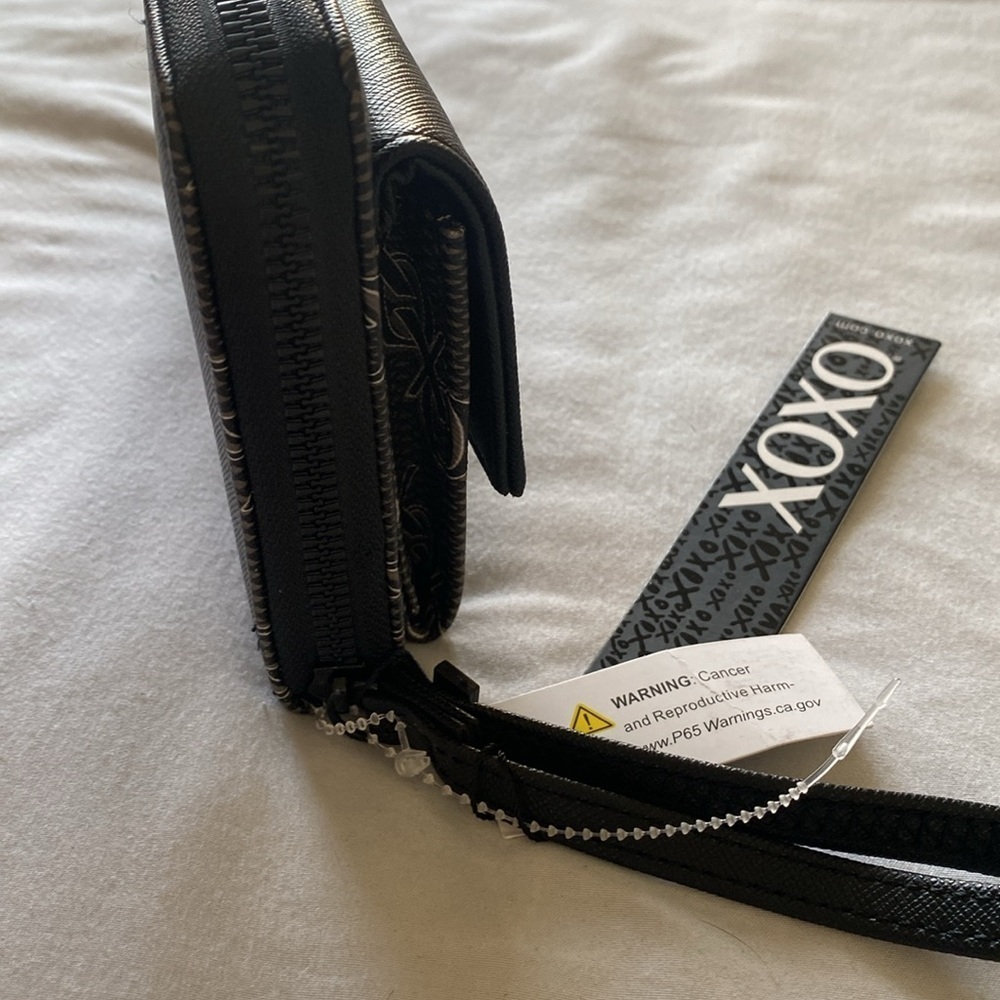 XOXO Women’s Zip Around Wristlet Wallet Size 7.5” x 4.5” x 1.5” NWT - Picture 6 of 6